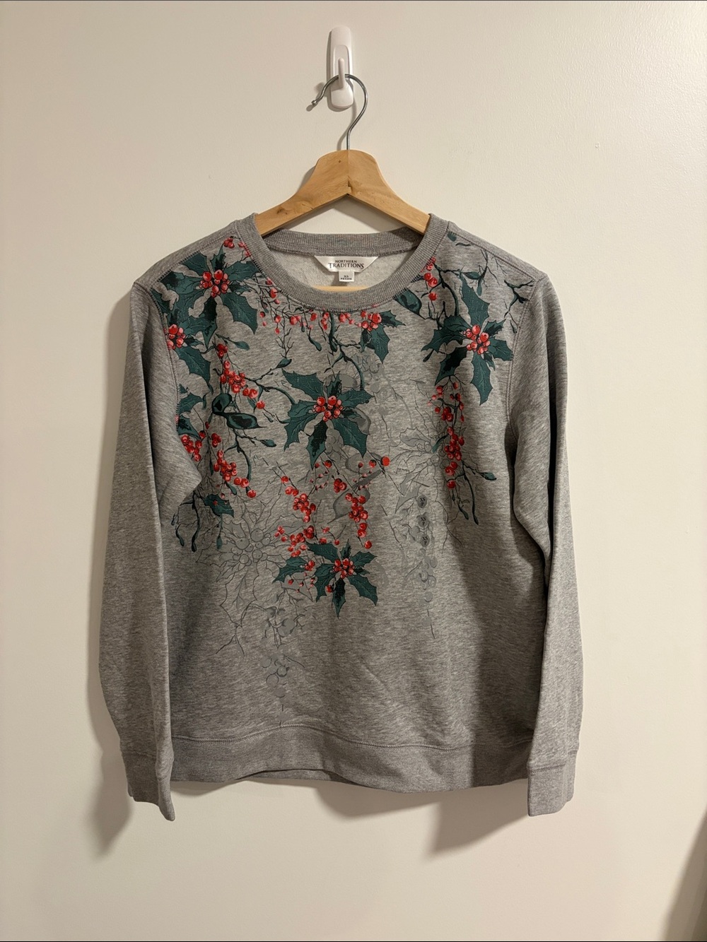 Northern Traditions Women’s Sweatshirt with Green Holly and Red Berry Print